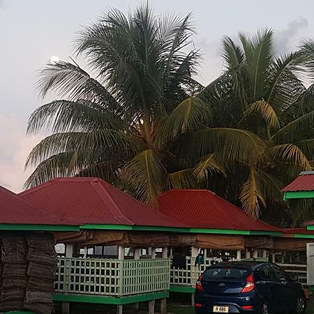 Tailua Beach Fales Manase Kültér fotó
