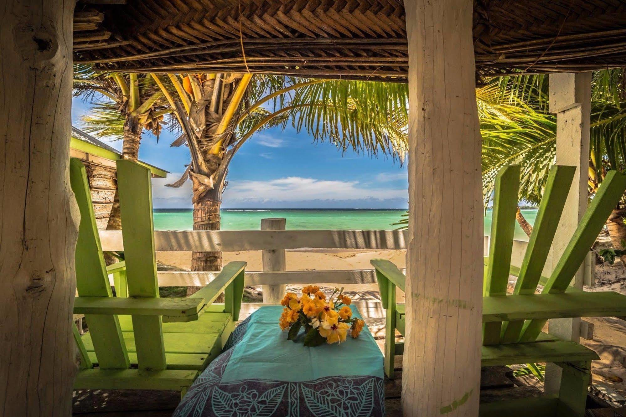 Tailua Beach Fales Manase Kültér fotó