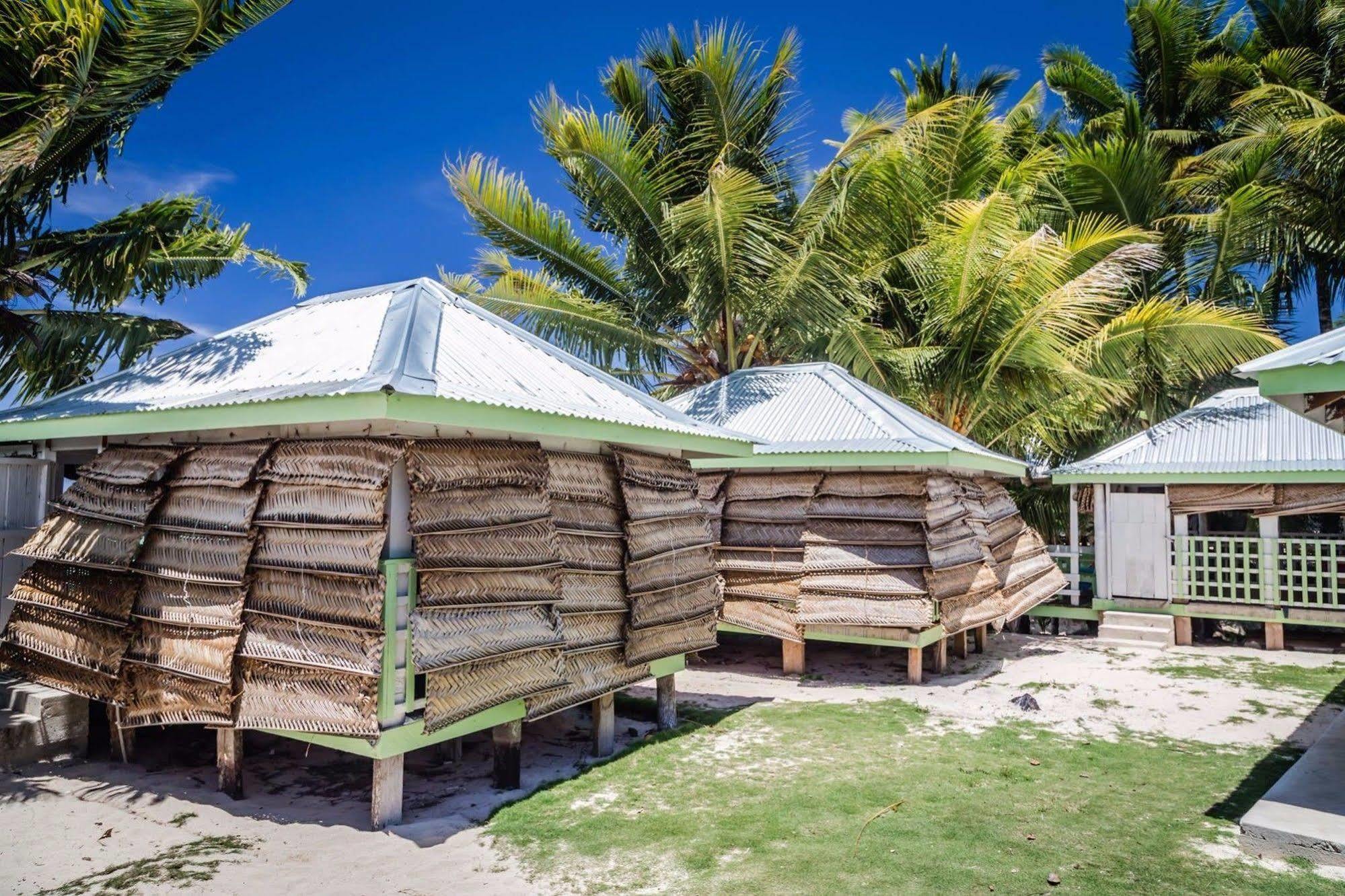 Tailua Beach Fales Manase Kültér fotó