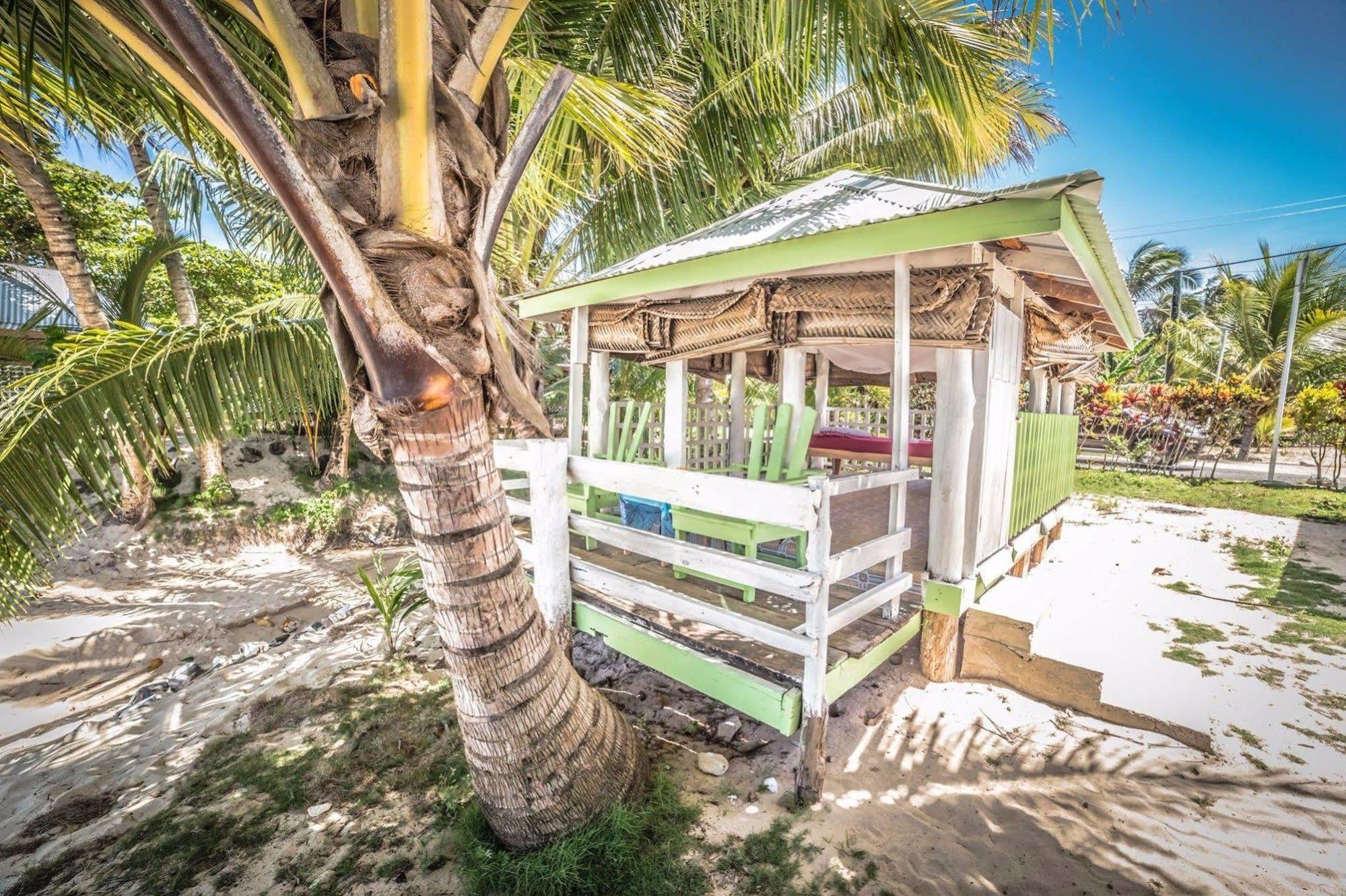 Tailua Beach Fales Manase Kültér fotó