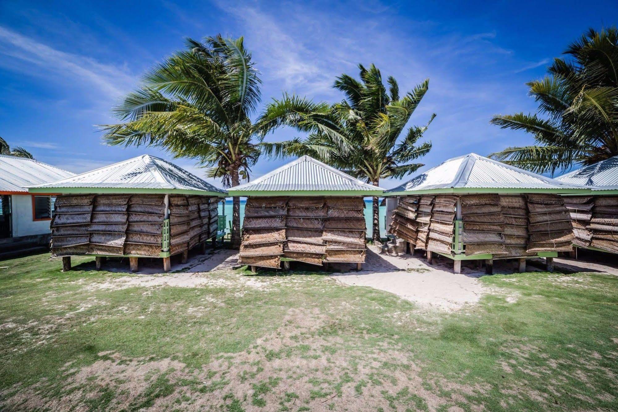 Tailua Beach Fales Manase Kültér fotó
