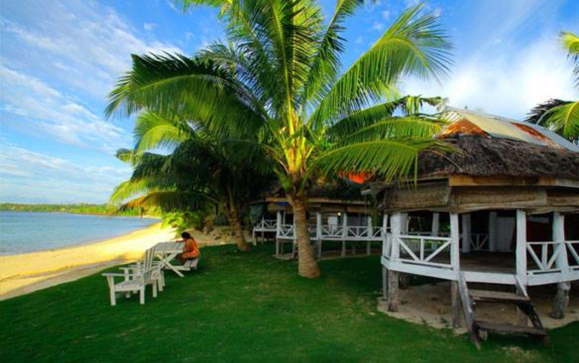 Tailua Beach Fales Manase Kültér fotó