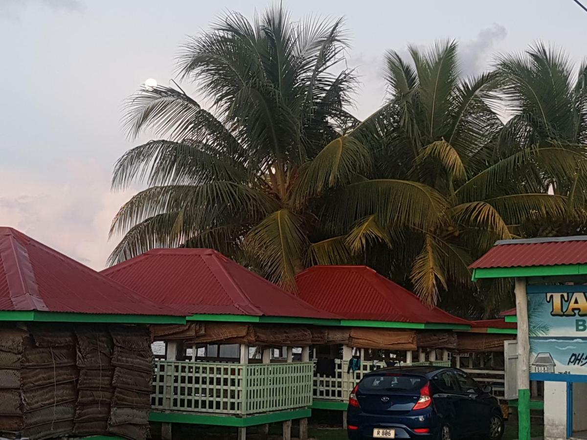 Tailua Beach Fales Manase Kültér fotó