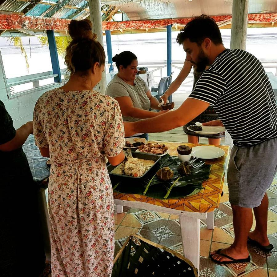 Tailua Beach Fales Manase Kültér fotó