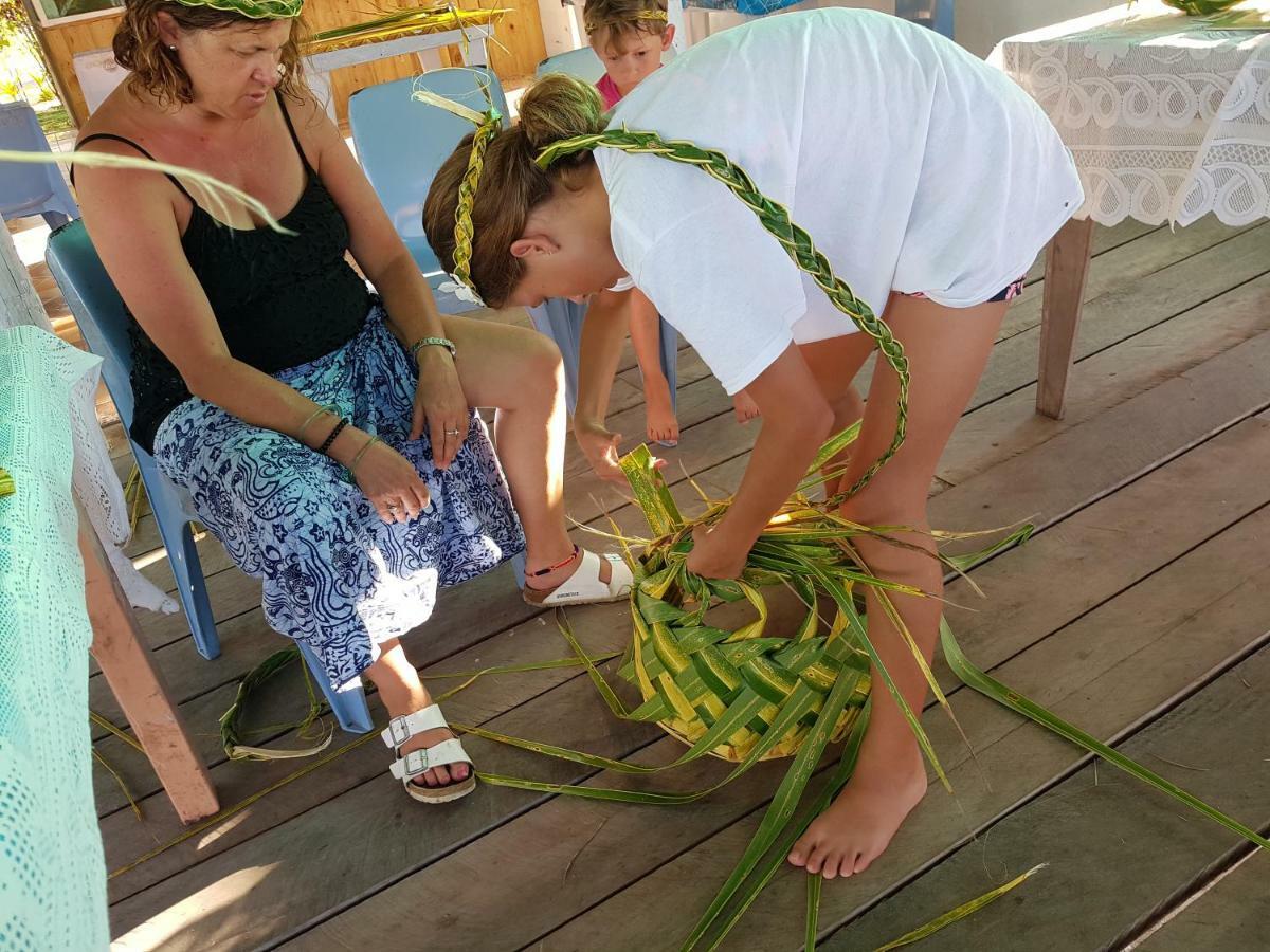 Tailua Beach Fales Manase Kültér fotó